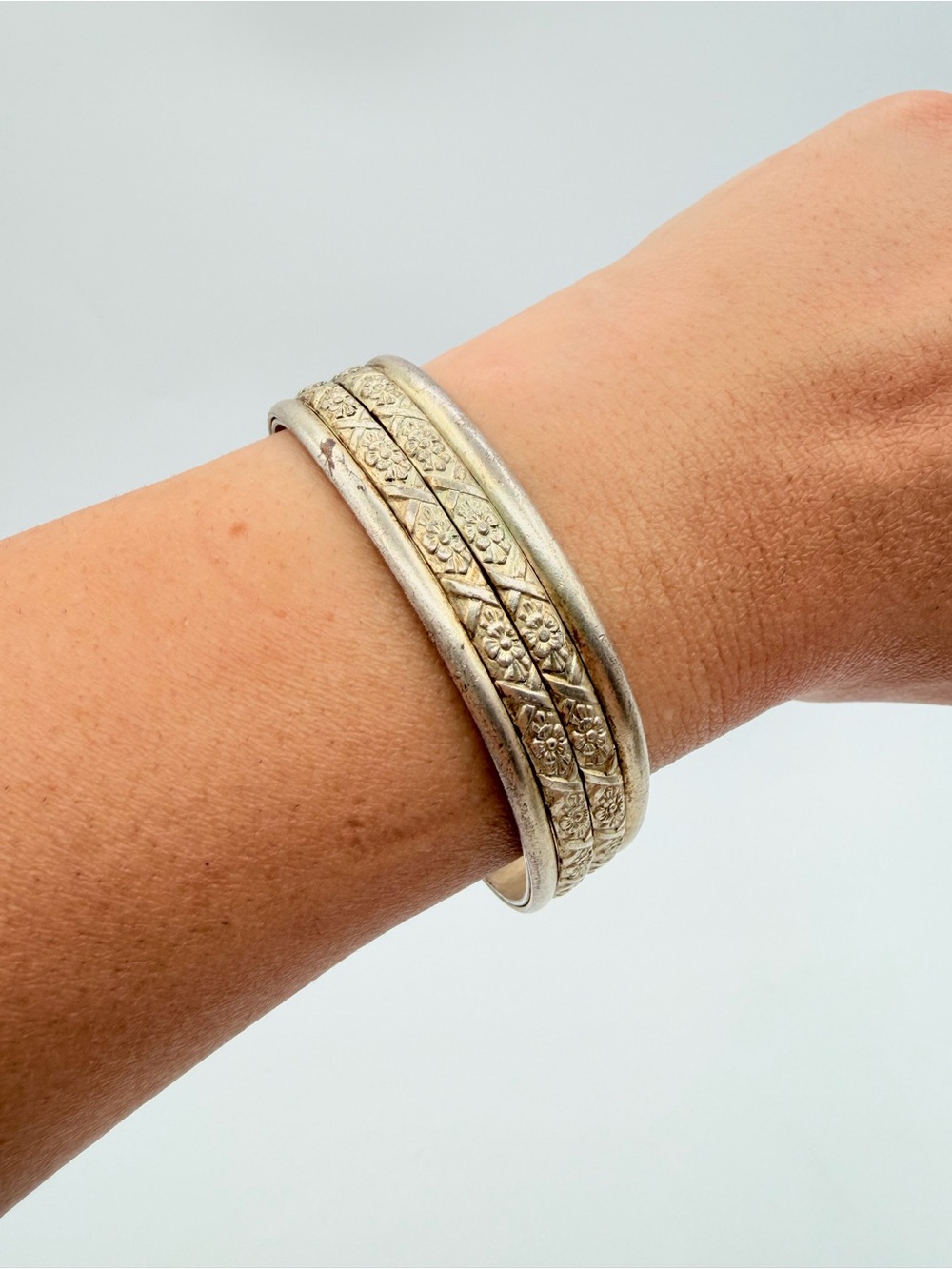 Vintage Gold Tone Floral Double Band Cuff Bracelet